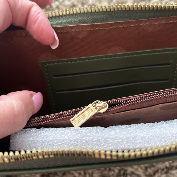 NWT green crossbody - Picture 3 of 6